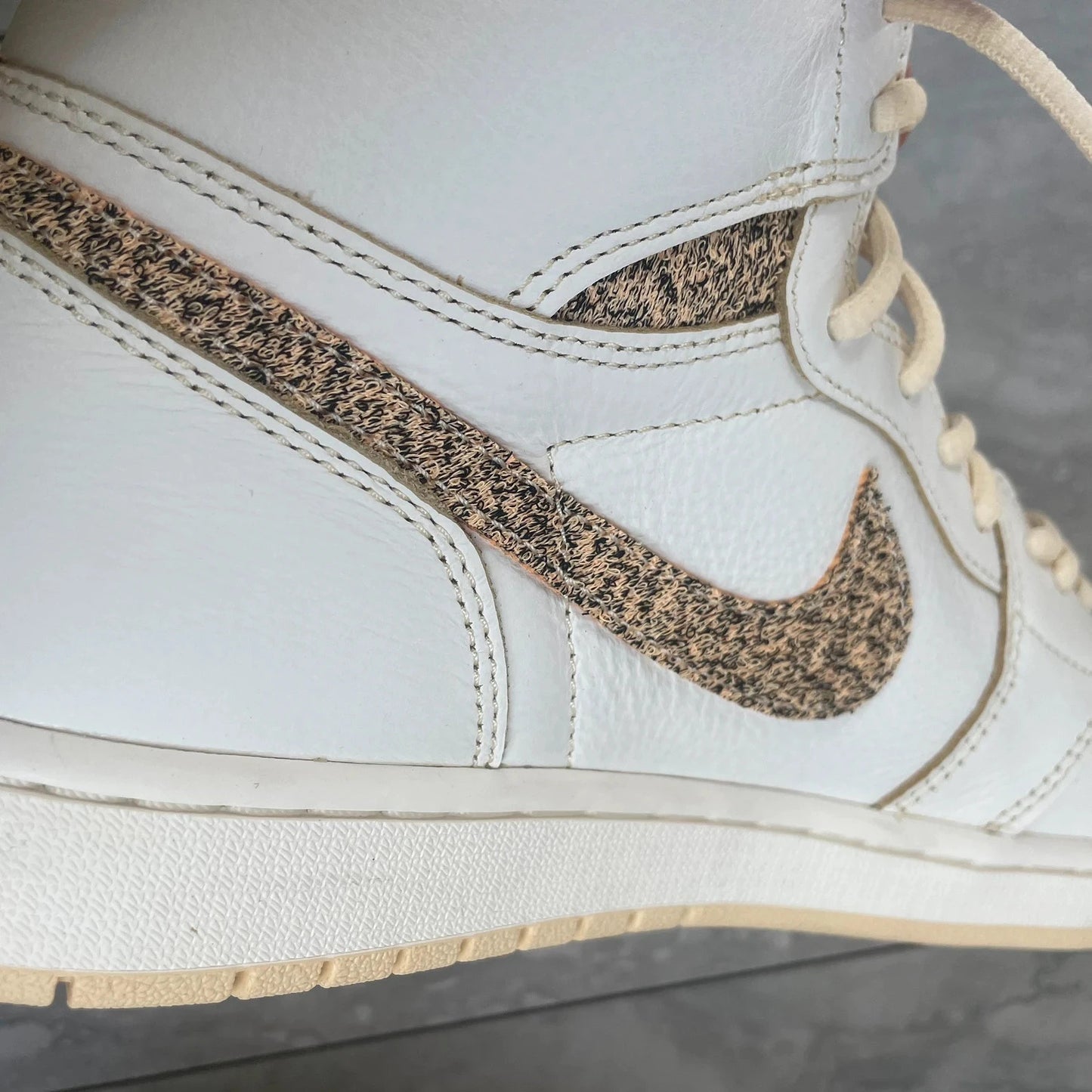 Jordan 1 High Retro - White Sand
